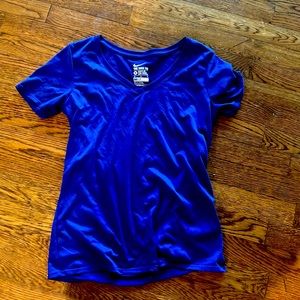 Nike women drifit t-shirt size M